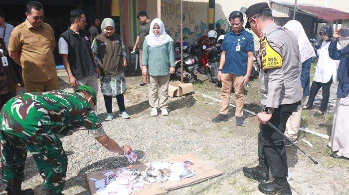 Sehari Jelang Pencoblosan, KPU Sijunjung Musnahkan Surat Suara Rusak dan Distribusikan Logistik Pilkada 1 IMG 20241128 WA0008