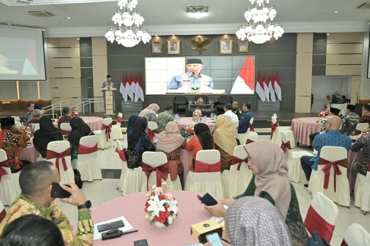 Perkuat Komitmen Antikorup, Gubernur Buka Sosialisasi Gratifikasi dan Korupsi Sektor Pengadaan Barang dan Jasa 1 SAMBUTAN —Gubernur Mahyeldi Ansharullah berikan kata sambutan pada pembukaan acara kemarin di Auditorium Gubernur Sumbar, Kamis (28/11).