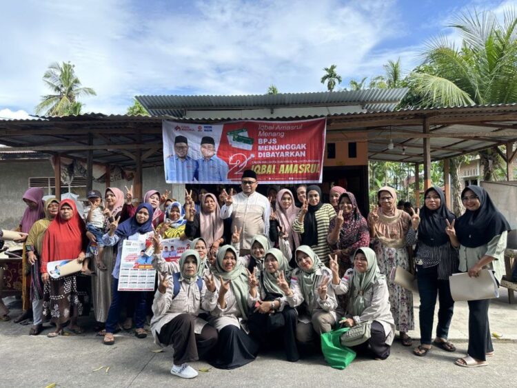 Pasangan Iqbal dan Amasrul, mendapat dukungan dari warga saat mengunjungi daerah Pinang Bungkuk, Kelurahan Lubuk Buaya, Koto Tangah, beberapa hari lalu.