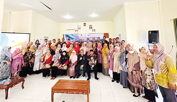 SOSIALISASI SRA— DP3AP2A Sumbar terus melakukan sosialisasi di sejumlah sekolah untuk mendorong terwujud dan terbentuknya Sekolah Ramah Anak.