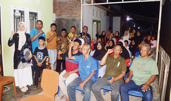 Reses Ketua DPRD Sumbar Disambut Antusias Warga, Muhidi: Pembangunan di Aie Pacah Dilanjutkan 1 RESES PERORANGAN— Ketua DPRD Sumatera Barat melakukan reses perorangan untuk menjaring aspirasi masyarakat Sumbar I (Kota Padang), masa sidang persidangan I tahun 2024 -2025 di Perum Kandis Asri, Aie Pacah Permai, Buana Regency.