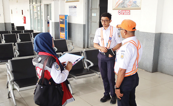 GELAR RAMPCHECK— PT Kereta Api Indonesia (Persero) Divisi Regional II Sumbar bersama BTP Kelas II Padang Kemenhub melakukan Rampcheck atau inspeksi perkeretaapian di wilayah Divre II Sumbar yang dimulai sejak Senin (18/11) sampai Jumat (22/11) lalu.