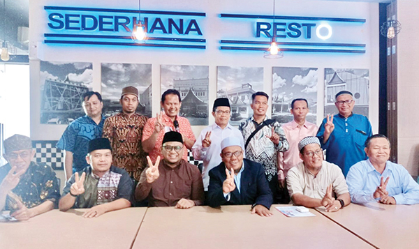 Korps Mubaligh Muhammadiyah Dukung Iqbal-Amasrul di Pilkada Padang 1 DUKUNG NOMOR 2— Cawako Padang nomor urut 2 M Iqbal saat melakukan pertemuan dengan Korps Mubaligh Muhammadiyah (KKM) Kota Padang, dan mendapat dukungan para mubaligh.