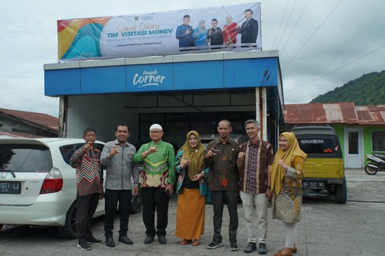 Tim KI Sumbar Visitasi Keterbukaan Informasi Publik ke Padang Panjang 1 Visitasi Keterbukaan Informasi Publik —Tim Komisi Informasi (KI) Provinsi Sumatera Barat melakukan kunjungan Visitasi dan Pengecekan Data Keterbukaan Informasi Publik yang ada di Kota Padang Panjang.