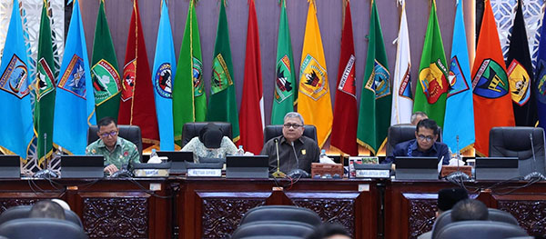 DPRD Sumbar Tetapkan Renja dan Propemperda Tahun 2025 1 Rapat Paripurna--DPRD Sumbar menggelar Rapat Paripurna penetapan Rencana Kerja dan Program Pembentukan Peraturan Daerah tahun 2025. Kamis (28/11).