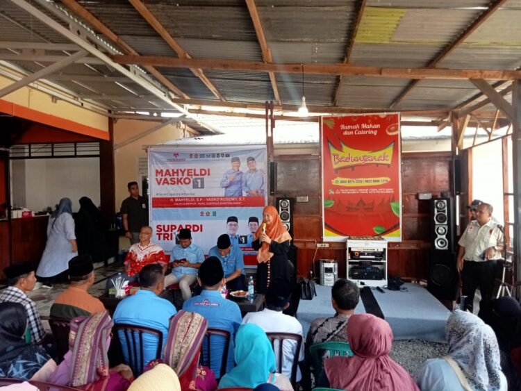 Mahyeldi: Perbaikan Jalan Payakumbuh-Lintau Tetap jadi Prioritas 1 SAMPAIKAN— Cagub Sumbar Mahyeldi saat bertemu dengan warga dan pendukungnya, kemarin.