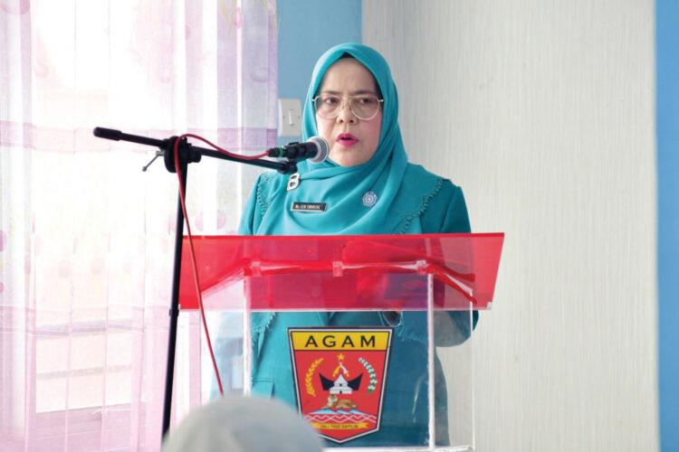 Pelantikan Ketua TP PKK Nagari Biaro Gadang, Harapan Baru bagi Kesejahteraan Masyarakat 1 PELANTIKAN— Pjs Ketua TP PKK Kabupaten Agam, Ny Een Endrizal secara resmi melantik Ketua TP PKK Nagari Biaro Gadang periode 2024-2031, di Aula Kantor Wali Nagari Biaro Gadang, Kecamatan Ampek Angkek, Kamis (31/10).