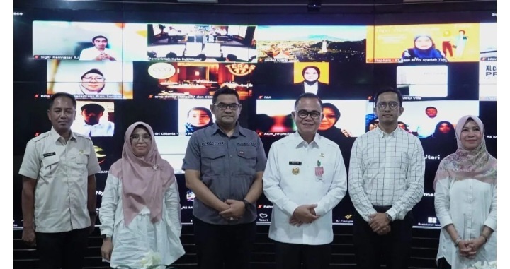 Turunkan Angka Pengangguran, Pemko Bukittinggi Gelar Job Fair Digital 1 JOB FAIR DIGITAL— Pjs Wali Kota Bukittinggi, Hani Syopiar foto bersama saat menyelenggarakan Job Fair Digital sebagai langkah konkret mengurangi angka pengangguran.