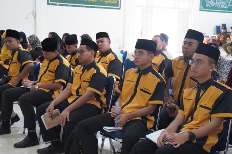 KUNJUNGAN—Perguruan Thawalib Padang Pajang saat menerima kunjungan SMASKP dari Malaysia.