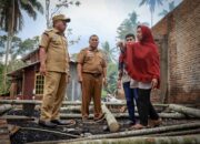 Pj Wako Serahkan Bantuan Korban Kebakaran di Guguak