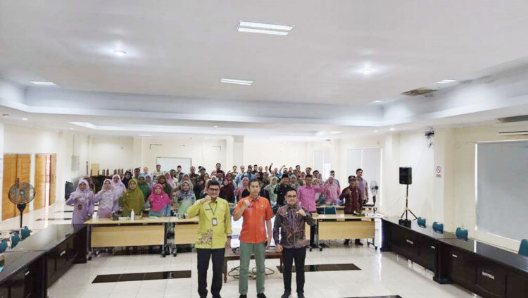 Workshop Inovasi Daerah 2024 Tahap II, Pentingnya Kolaborasi 1 WORKSHOP INOVASI DAERAH— Pjs Bupati Agam yang diwakili oleh Plt. Asisten Perekonomian dan Pembangunan, Hamdi, membuka Workshop Inovasi Daerah 2024 tahap kedua yang berlangsung di Aula Bappeda, Kamis (7/11).