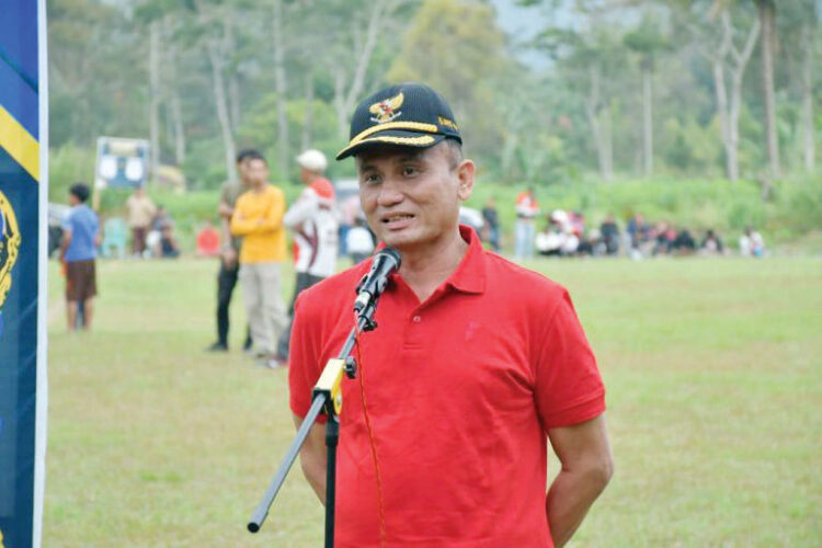 Kompetisi Walinagari Cup II, Pjs Bupati Harapkan Lahirnya Atlet Muda Berprestasi 1 SAMBUTAN PENUTUPAN— Pjs Bupati Agam Dr. Endrizal, SE, M.Si, secara resmi menutup event Walinagari Cup II Nagari Padang Tarok Tahun 2024 di lapangan sepakbola Talang Andih, Nagari Padang Tarok, Kecamatan Baso, Rabu, (30/10).