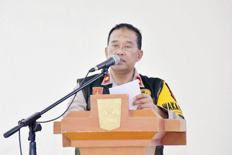 Perangi Pungli, Saber Pungli Agam Libatkan Masyarakat dan Aparat 1 SOSIALISASI— Ketua Saber Pungli Kabupaten Agam,
Kompol Evi Rinaldi saat memberikan pemaparan dalam sosialisasi pemberantasan pungli, di aula Insppektorat Kabupaten Agam, Jumat (29/11).