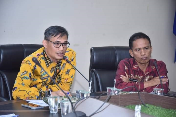 PIMPIN—Sekda dan Kadis Pariwisata Sawahlunto saat pimpin rapat.