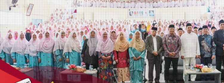 101 Diniyyah Puteri, Tetap Eksis Bertahan Hadapi Perubahan Zaman 1 RESEPSI MILAD 101 DINIYYAH PUTRI—Penjabat (Pj) Wali Kota, Sonny Budaya Putra, saat menghadiri resepsi Milad 101 Diniyyah Puteri yang mengusung tema Menyongsong Abad ke-2, Jumat (1/11) di Aula Zainuddin Labay El Yunusy.