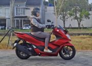 Jangan Asal Gas, Pengendara Wanita Harus Tetap Dahulukan Keselamatan #Cari_Aman Saat di Jalan