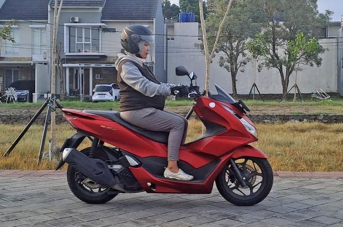 Jangan Asal Gas, Pengendara Wanita Harus Tetap Dahulukan Keselamatan #Cari_Aman Saat di Jalan 1 Untitled 19