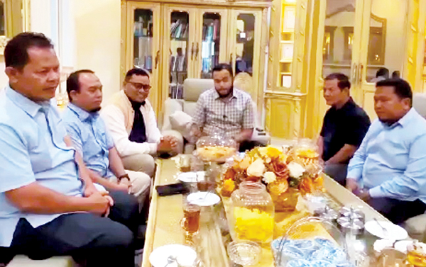 Iqbal Ucapkan Selamat untuk Kemenangan Fadly Amran, Titip Program untuk Kemajuan Padang 1 TEMUI FADLY AMRAN— Wali Kota Padang Muhammad Iqbal secara langsung menemui Fadly Amran dan mengucapkan selamat atas kemenangan mantan Wali Kota Padangpanjang itu di Pilkada Padang 2024.