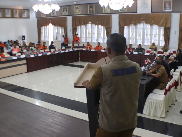 Gempa dan Tsunami Megathrust Mentawai Mengancam, Pemprov Sumbar Kaji Ulang Rencana Kontijensi 1 TTX Penanganan Bencana Gempa Bumi dan Tsunami di Auditorium Gubernuran Sumbar, Senin (18/11).