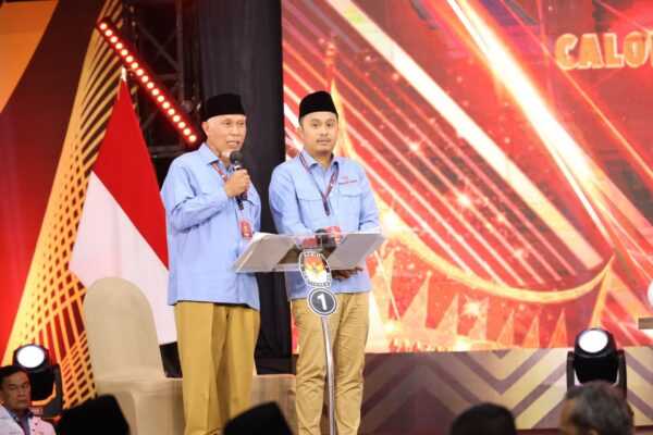 Debat Cagub Sumbar 2024: Mahyeldi-Vasko Dorong Pengawasan ASN dan Keterbukaan Informasi 1 download 12