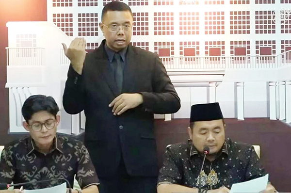 KPU RI: 287 TPS Kembali Gelar Pemungutan Suara 1 PEMUNGUTAN SUARA ULANG— Ketua KPU RI Mochammad Afifuddin mengungkapkan, ada sekitar 287 TPS yang akan kembali melakukan pemungutan suara Pilkada 2024.