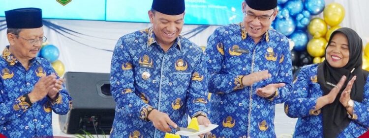 Bersama Pemko, DPD Korpri Padang Panjang Gelar Resepsi HUT ke-53 1 pjs sonny poting tumpeng