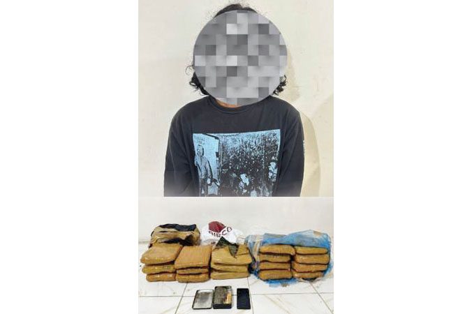 Pengedar Kedapatan Bawa 17 Kg Ganja, Dibawa dari Sumut lalu Dijual di Sumbar 1 PENGEDAR— Pelaku RH yang kedapatan menyelundupkan 17 Kg ganja dari Sumut, ditangkap jajaran Ditresnarkoba Polda Sumbar.