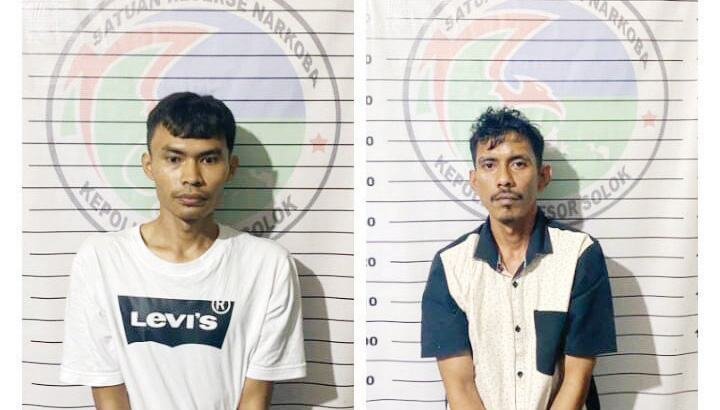 Jadi Pemakai dan Pengedar, Dua Pemuda Diciduk Polisi 1 PENYALAHGUNAAN NARKOBA—
Polisi menangkap dua pemuda di Jorong Pasa Surian, Kecamatan Pantai Cermin, Kabupaten Solok, atas dugaan penyalahgunaan narkoba.