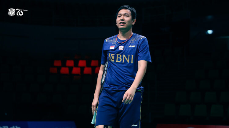 Indonesia Masters 2025 Jadi Panggung Terakhir, Hendra Setiawan Putuskan Gantung Raket Setelah 35 Tahun Berkarier 1 UMUMKAN PENSIUN— Hendra Setiawan akhirnya membuat keputusan terkait masa depannya dengan menyatakan segera pensiun. Pebulu tangkis spesial ganda putra itu bakal gantung raket setelah Indonesia Masters 2025.