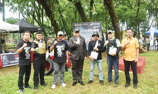 Airsoft Tactical Challenge, Sport Tourism Baru di Padang 1 PENUTUPAN— Pj Wali Kota Padang Andree Algamar, menutup turnamen Padang Airsoft Tactical Challenge, Minggu (8/12) di Lapangan Imam Bonjol.