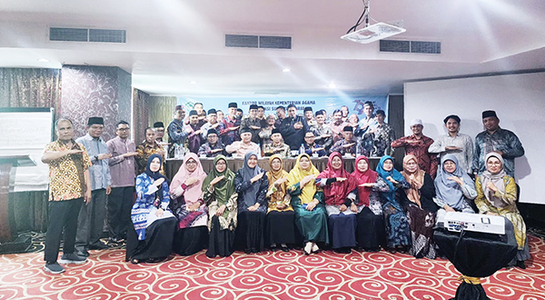 Peningkatan Kapasitas Aktor Kerukunan melalui Penguatan Moderasi beragama Angkatan I 2024, Mantapkan Persaudaraan dan Kebersamaan di Kalangan Umat Beragama 1 Peserta dan pemateri egiatan Peningkatan Kapasitas Aktor Kerukunan melalui Penguatan Moderasi beragama Angkatan I poto bersama.