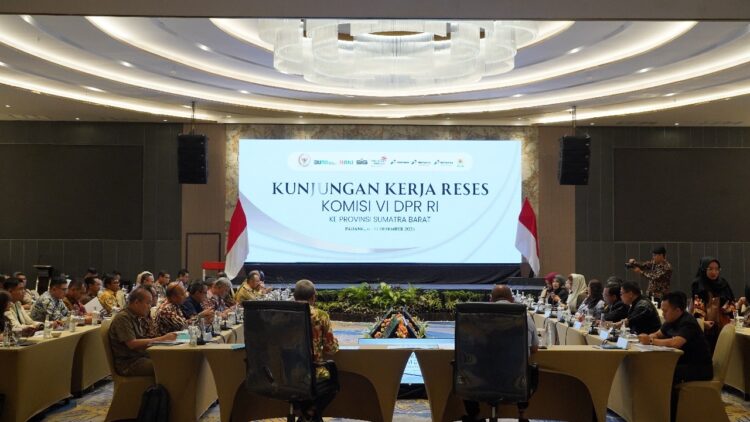 PLN Kawal dengan Listrik Tanpa Kedip 1 SUKSES--Rangkaian Kunker berlangsung sukses dari kedatangan hingga kepulangan kembali rombongan Komisi VI DPR RI.