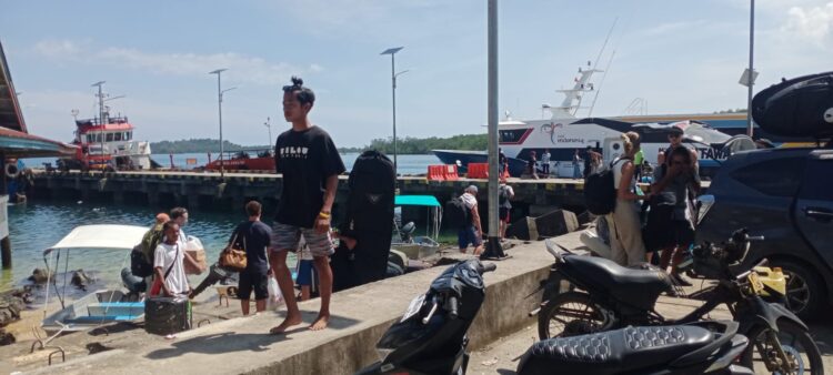 Kepala Desa Bosua, Akui Peningkatan Turis masuk Mentawai 1 Akui Peningkatan Turis masuk Mentawai