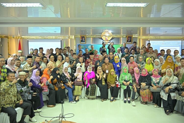 Alumni Faperta Unand Diminta Berperan Aktif dalam Pembangunan 1 MUBES ALUMNI— Ketua Umum DPP IKA-FPUA periode 2019-2024 Mahyeldi, menghadiri Mubes Alumni dan Lustrum ke-14 sekaligus peringatan 70 tahun Fakultas Pertanian Universitas Andalas (FPUA) di Balai Sidang Prof. Jurnalis Kamil, Kampus Faperta Unand, Sabtu (30/11).