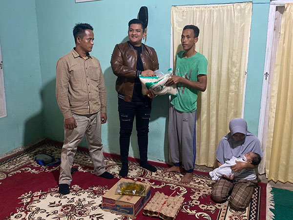 Anggota DPRD Kota Payakumbuh Salurkan Bantuan untuk Humairah