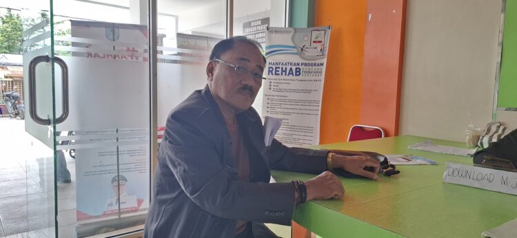 Aplikasi JKN, Mudahkan Heru Berobat Tanpa Perlu Antre di Rumah Sakit 1 LAYANAN JKN MOBILE— Heru Purwanto saat mendapatkan layanan BPJS Kesehatan dengan menggunakan aplikasi mobile JKN.