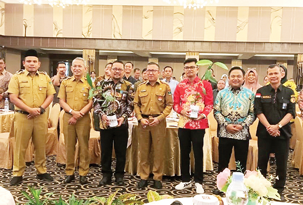 Penanaman Nilai Pancasila dan Integritas, Fondasi Bawaslu Sumbar Jaga Kejujuran Pemilu 1 SOSIALISASI— Bawaslu Sumbar menggelar sosialisasi penanaman nilai-nilai Pancasila dalam rangka pembinaan mental dan spritual di lingkungan Bawaslu Provinsi dan Kabupaten/Kota se-Sumbar, Senin (30/12).