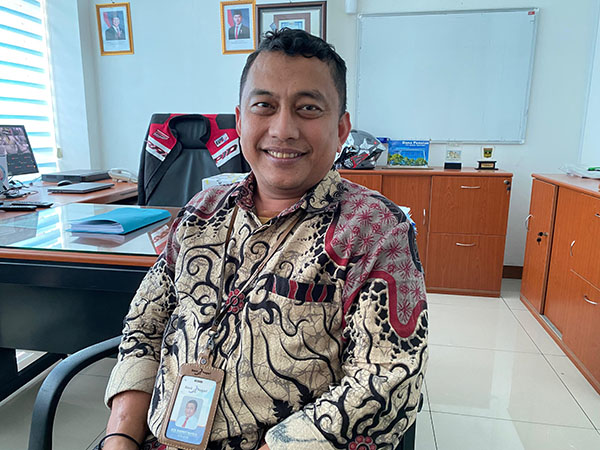 Bank Nagari Bandung Jemput Potensi 1,4 Juta Perantau Minang 1 WAKIL PIMPINAN CABANG— Wakil Pemimpin Cabang (Pincab) Bank Nagari Cabang Bandung, Ade Andres Miarja saat ditemui di kantornya Jl. Buah Batu No.240 Cijagra Lengkong, beberapa waktu lalu.