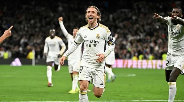 RUMOR— Legenda Real Madrid sekaligus kapten tim, Luka Modric, dilaporkan siap mengakhiri karier panjangnya bersama Los Blancos untuk bergabung dengan klub Italia, Como.