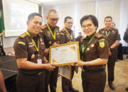 Kejari Agam Raih Tiga Penghargaan Bergengsi