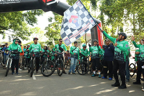Goweser Malaysia Ikut Meriahkan Funbike Payakumbuh City Of Randang 1 GOWES— Pj Walikota Payakumbuh Suprayitno melepas kegiatan goweser Payakumbuh City of Randang.