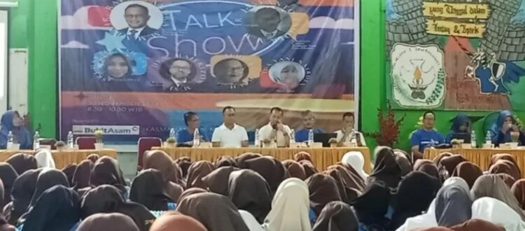 IKASMAN-1 Sawahlunto Talkshow dengan Siswa, Talkshow dengan Siswa Kelas 12 SMA Negeri 1 Sawahlunto 1 TALKSHOW—IKASMAN-1 Sawahlunto saat talkshow dengan Siswa Kelas 12 SMA Negeri 1 Sawahlunto.