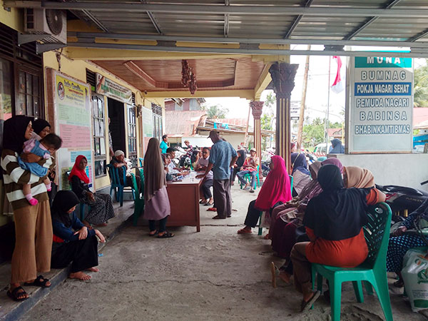 Pelayanan Kembali Normal, Segel Kantor Wali Nagari Bukik Sikumpa Dibuka 1 BERJALAN NORMAL--Pelayanan publik di Kantor Wali Nagari Bukik Sikumpa, Lima Puluh Kota, kembali berjalan normal pasca disegel warga.