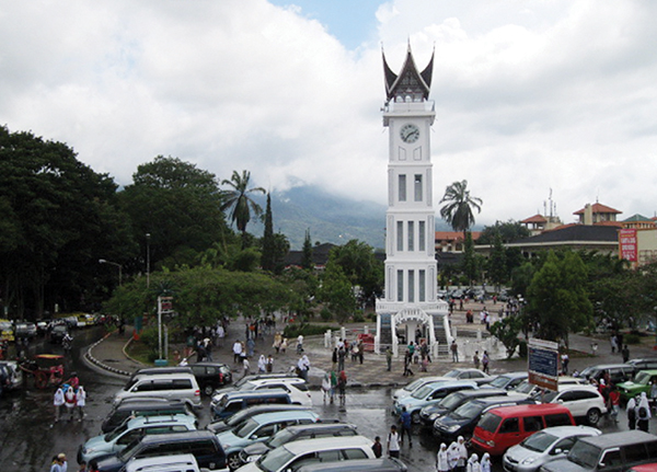 Malam Pergantian Tahun, Akses Menuju Jam Gadang Ditutup 1 Jam Gadang1