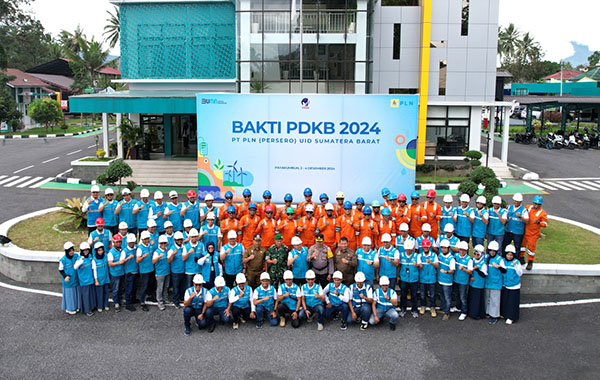 Jelang Nataru, PLN UID Sumbar Gelar Bakti PDKB 2024 1 ACARA BAKTI— Menjelang libur Natal dan Tahun Baru, PT PLN (Persero) Unit Induk Distribusi (UID) Sumatera Barat menggelar acara Bakti PDKB 2024 di pelataran Kantor PLN Unit Pelaksana Pelayanan Pelanggan (UP3) Payakumbuh.