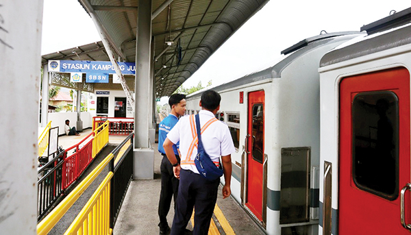 Tingkatkan Layanan Libur Sekolah dan Nataru, KAI Divre II Sumbar Operasikan Stasiun Kampung Jua 1 TINGKATKAN LAYANAN— PT KAI (Persero) Divre II Sumbar mengoperasikan Stasiun Kampung Jua untuk meningkatkan layanan selama momen libur Nataru.