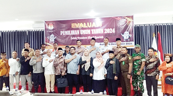Evaluasi Pemilu 2024, KPU Kota Solok Catat Masukan dari Berbagai Pihak 1 EVALUASI PEMILU— KPU Kota Solok melaksanakan evaluasi pelaksanaan Pemilu serentak tahun 2024 pada Rabu (18/12) di Hotel Premiere Syariah.
