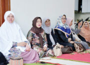 Ketua TP PKK Sambangi Rumah Duka Kepala BKPSDM Agam