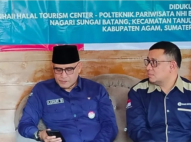 Kunjungan Wisatawan ke Sumbar Capai 14 Juta orang 1 wisatawan nusantara--Kunjungan wisatawan nusantara ke Provinsi Sumatera Barat, mencapai 14.662.000 orang dan mancanegara 63.161 orang ke objek wisata di daerah itu selama Januari sampai Oktober 2024.