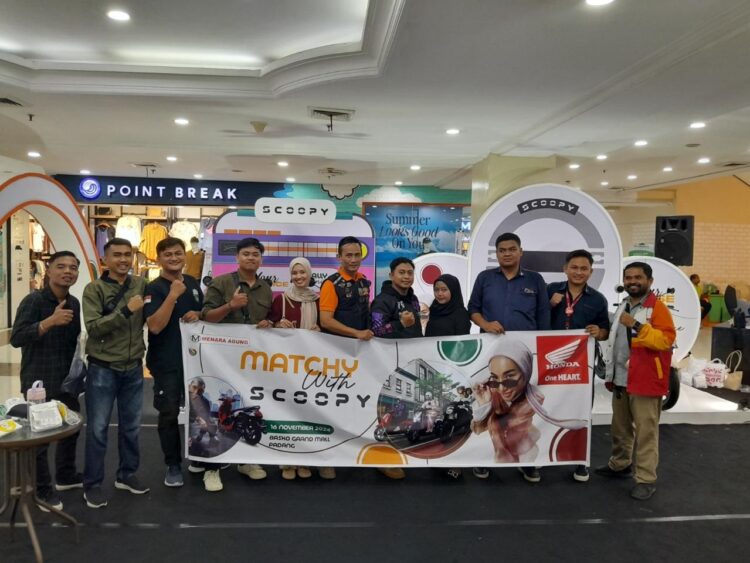 Kompak dan Bergaya, Komunitas Honda Meriahkan Launching New Honda Scoopy 1 MERIAHKAN-Komunitas Honda binaan PT Menara Agung hadir untuk meriahkan peluncuran New Scoopy.